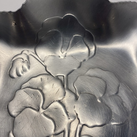 Craft Studios mid century modern metal ruffled dish decorated with roses. - Picture 8 of 8